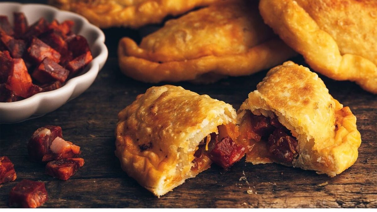 Las empanadas de chorizo son una receta perfecta para aprovechar las sobras del asado.