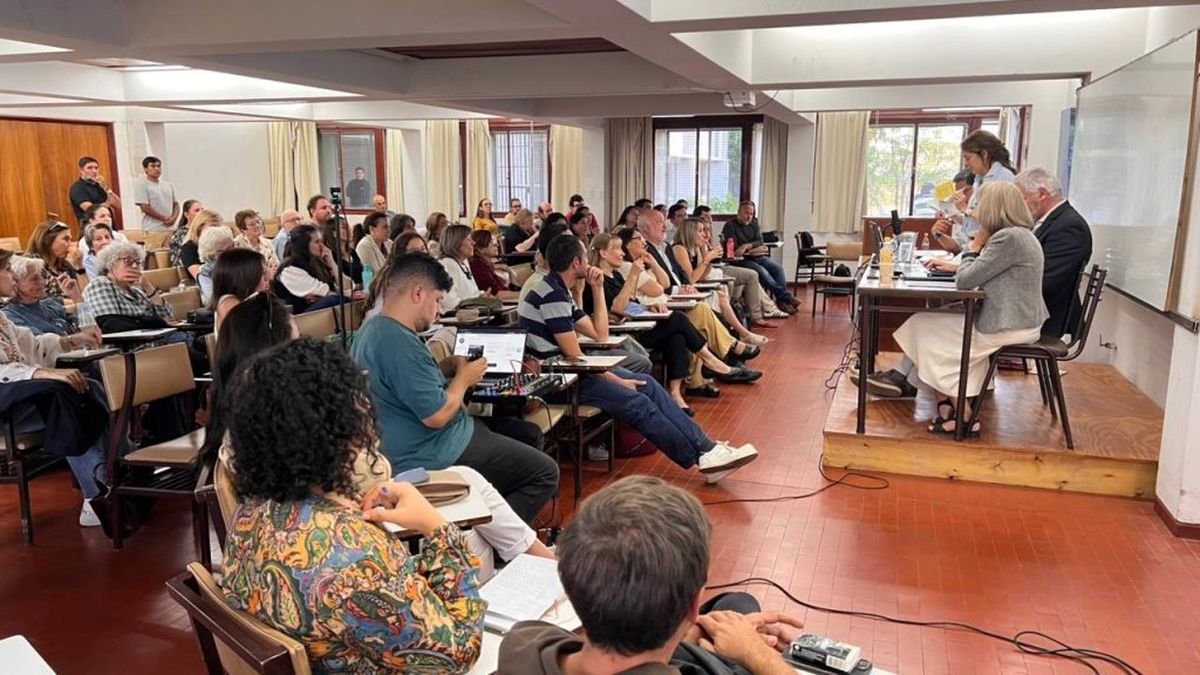 La charla planificada sobre ESI finalizó después del escándalo. La charla planificada sobre ESI finalizó después del escándalo.