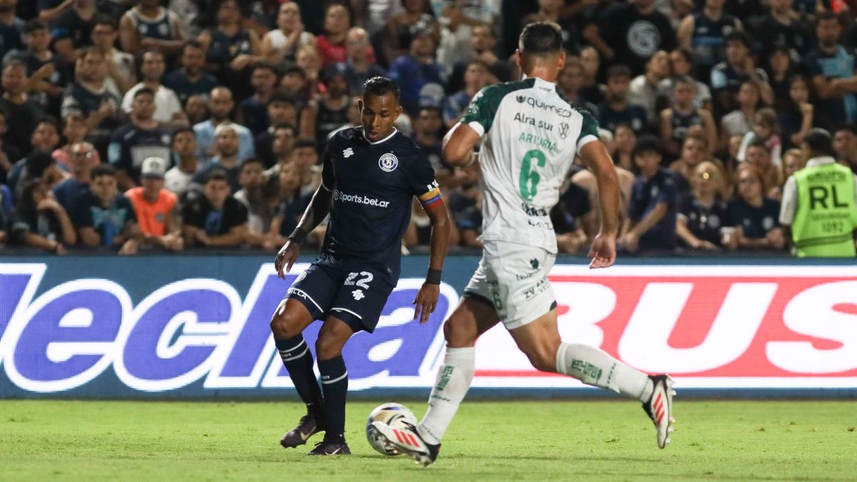 Sebastián Villa volvió a defender los colores de Independiente Rivadavia. Foto: Cristian Lozano/Diario UNO. 