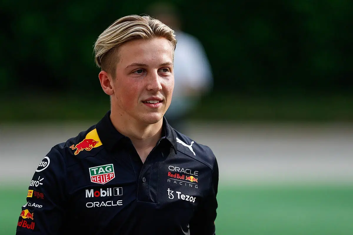 Lawson será compañero de Max Verstappen. Lawson será compañero de Max Verstappen.