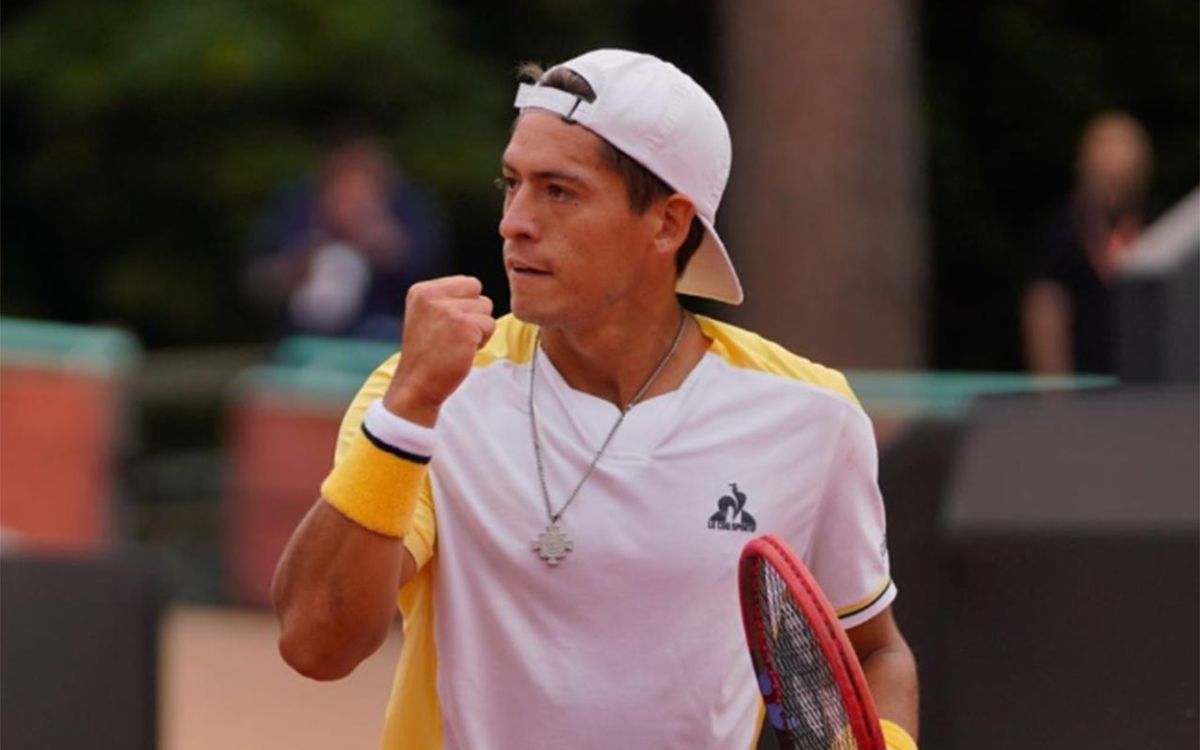 Sebastián Báez avanzó en césped a una semana del inicio de Wimbledon Sebastián Báez avanzó en césped a una semana del inicio de Wimbledon