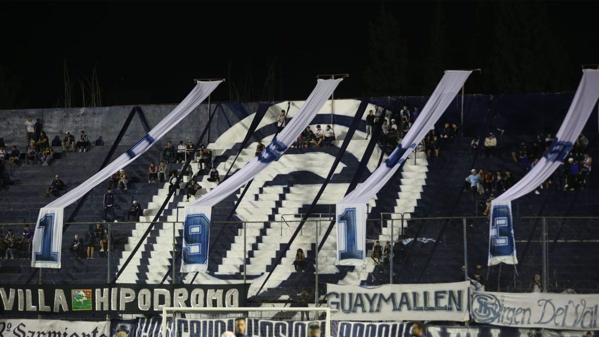 Daniel Vila fue a ver a Independiente Rivadavia