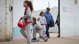 Las familias que envían a sus hijos a colegios privados esperan una definición acerca de los vouchers educativos para el ciclo lectivo 2026. Las familias que envían a sus hijos a colegios privados esperan una definición acerca de los vouchers educativos para el ciclo lectivo 2026.