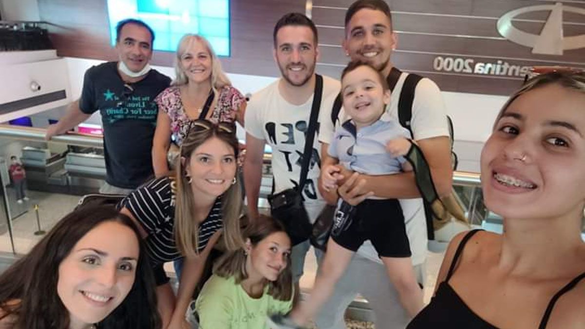 Juan Fontemachi está con su linda familia.