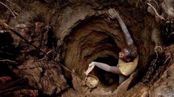 Varios mineros quedaron atrapados en una mina abandonada