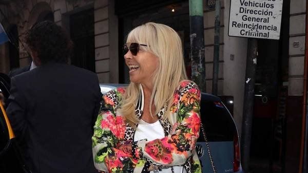 Claudia Villafañe confesó por qué no le devuelve las camisetas de la discordia a Maradona