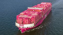 El barco más grande del mundo rompió un récord histórico al transportar más de 22.000 contenedores El barco más grande del mundo rompió un récord histórico al transportar más de 22.000 contenedores