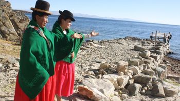 Las guardianas del lago navegable más alto del planeta Tierra logran una victoria inédita Las guardianas del lago navegable más alto del planeta Tierra logran una victoria inédita