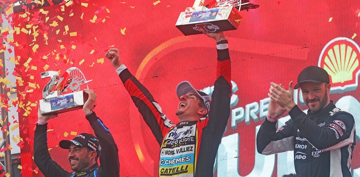 Trucco, Santero y Canapino en el podio. Trucco, Santero y Canapino en el podio. 