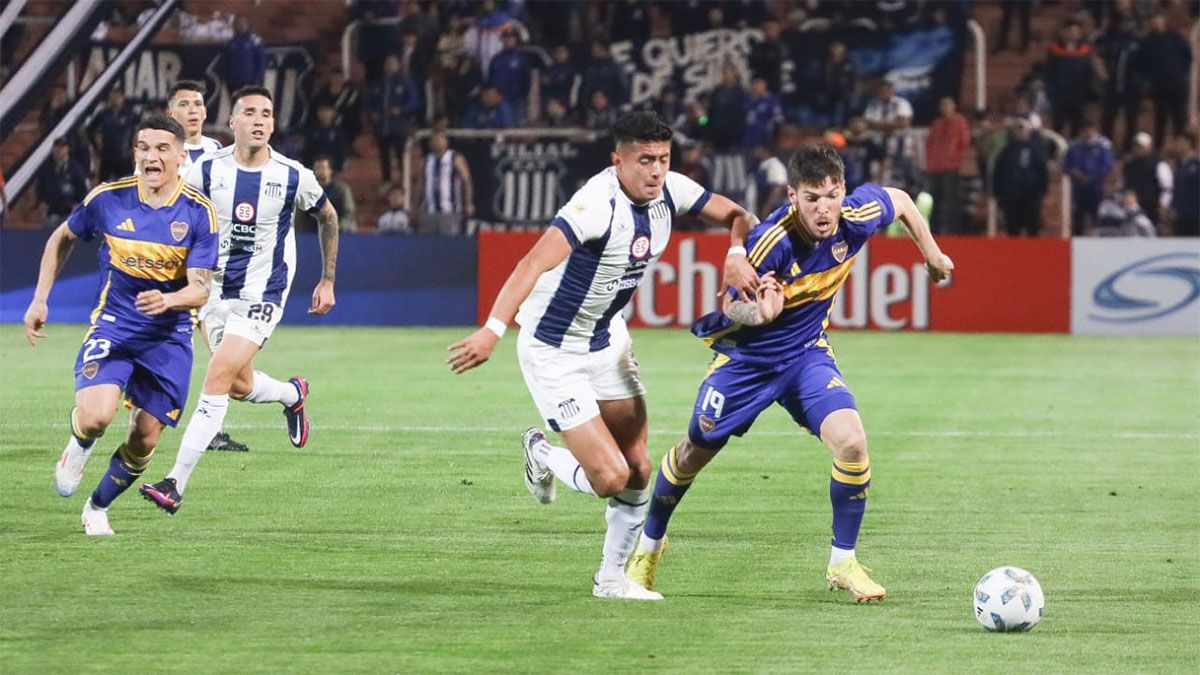 Boca y Talleres jugaron en Mendoza el pasado 7 de septiembre por Copa Argentina. En los camarines hubo agresiones entre el árbitro André Merlos y dirigentes cordobeses. Boca y Talleres jugaron en Mendoza el pasado 7 de septiembre por Copa Argentina. En los camarines hubo agresiones entre el árbitro André Merlos y dirigentes cordobeses.