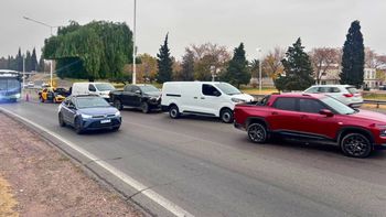 Madrugada y mañana caóticas en los Accesos: neblina, accidentes y demoras en el tránsito