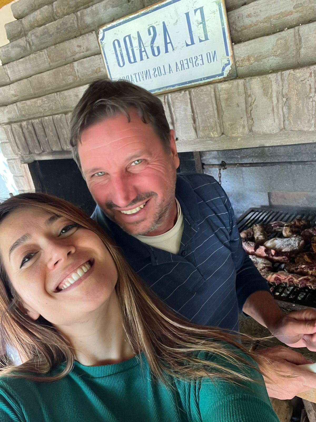 Asado familiar para Gisela y su pareja Gabriel Ronchi, celebrando la feliz noticia. Asado familiar para Gisela y su pareja Gabriel Ronchi, celebrando la feliz noticia.