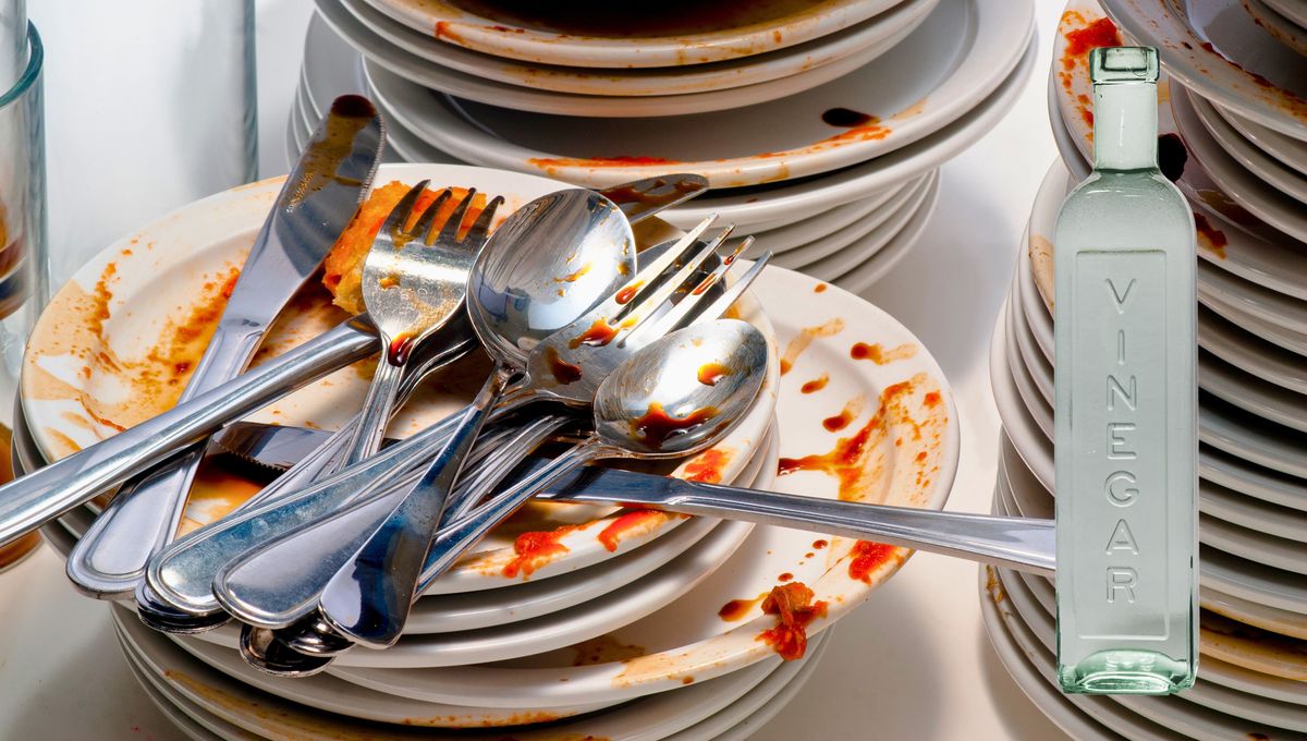 Por qué hay que lavar los platos con vinagre blanco: ¿qué significa?