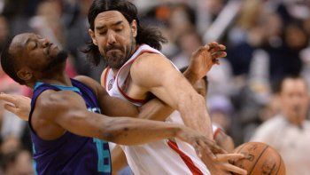 Con 12 puntos de Luis Scola, Toronto venció a Philadelphia