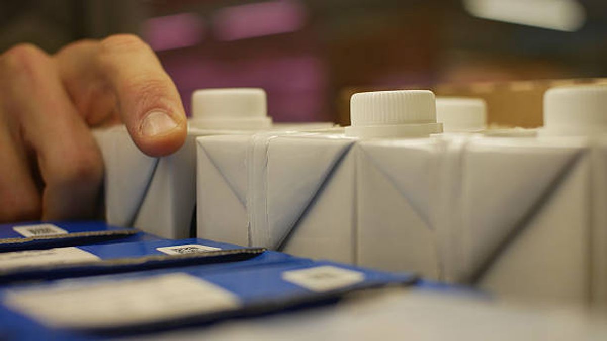 Así puedes reciclar una caja de leche vacía. Así puedes reciclar una caja de leche vacía.