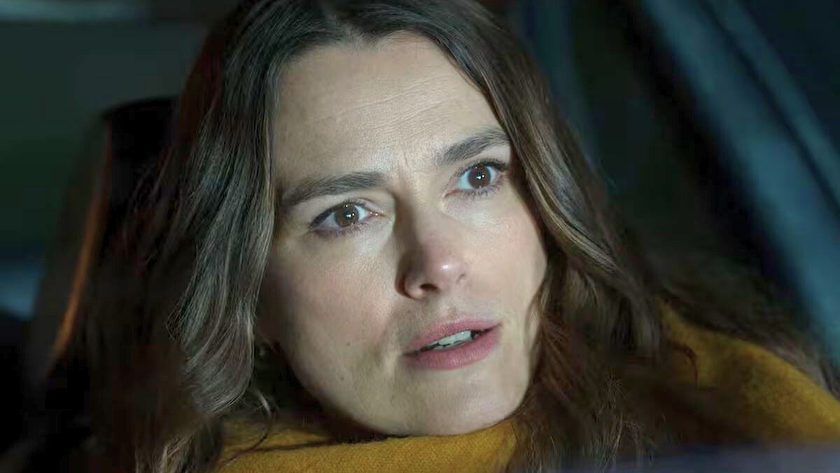 La actriz Keira Knightley interpreta a Helen en la serie de Netflix.