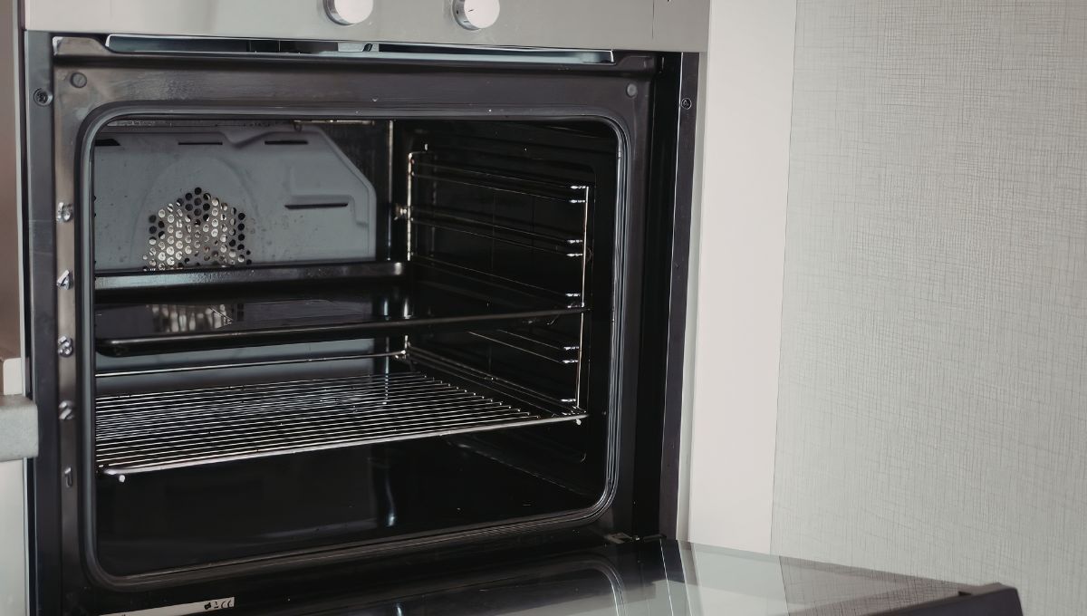 El horno de la cocina tiene diversas ranuras o alturas, y cada una de ellas cuenta con un uso diferente. El horno de la cocina tiene diversas ranuras o alturas, y cada una de ellas cuenta con un uso diferente. 