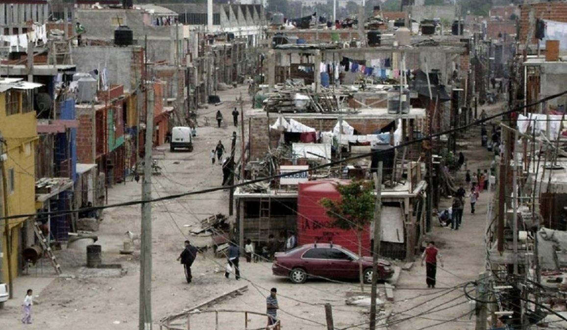 El hombre en sityuación de calle asesinó a una mujer en el Barrio 31 de Retiro, apuñaló a una joven en Recoleta y se entregó a la Policía