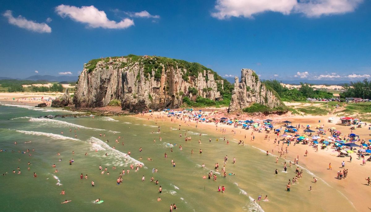 Este destino de Brasil tiene playas extensas.  Este destino de Brasil tiene playas extensas. 