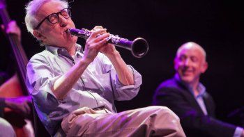 Activistas de Femen irrumpieron en un concierto de Woody Allen