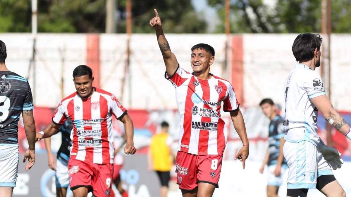 Ignacio Castro festeja uno de sus goles. Foto: Cristian Lozano