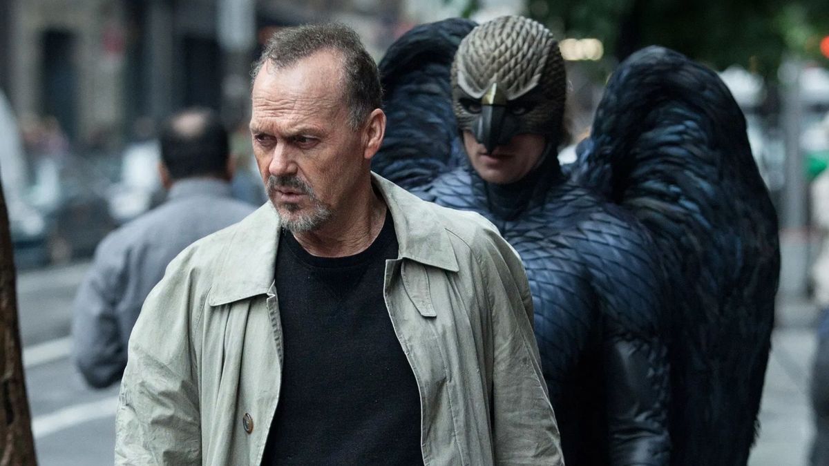 Michael Keaton es el protagonista de la película Birdman, disponible entre las series y películas de Netflix. Michael Keaton es el protagonista de la película Birdman, disponible entre las series y películas de Netflix.