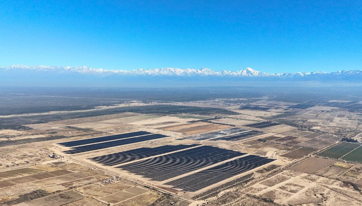 El parque solar Anchoris, en Luján de Cuyo, puede generar energía para 125.000 hogares. El parque solar Anchoris, en Luján de Cuyo, puede generar energía para 125.000 hogares.