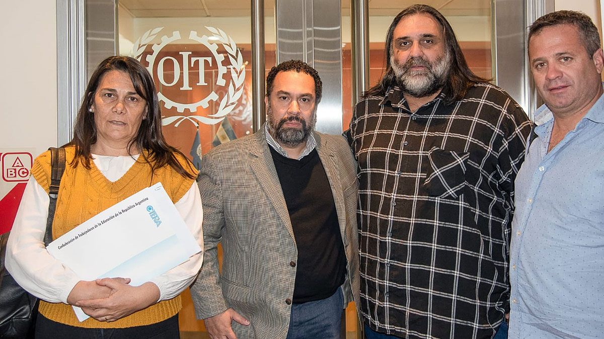 Los principales dirigentes del SUTE, Carina Sedano y Gustavo Correa, fueron a la OIT. Entre otros los acompañó Roberto Baradel.