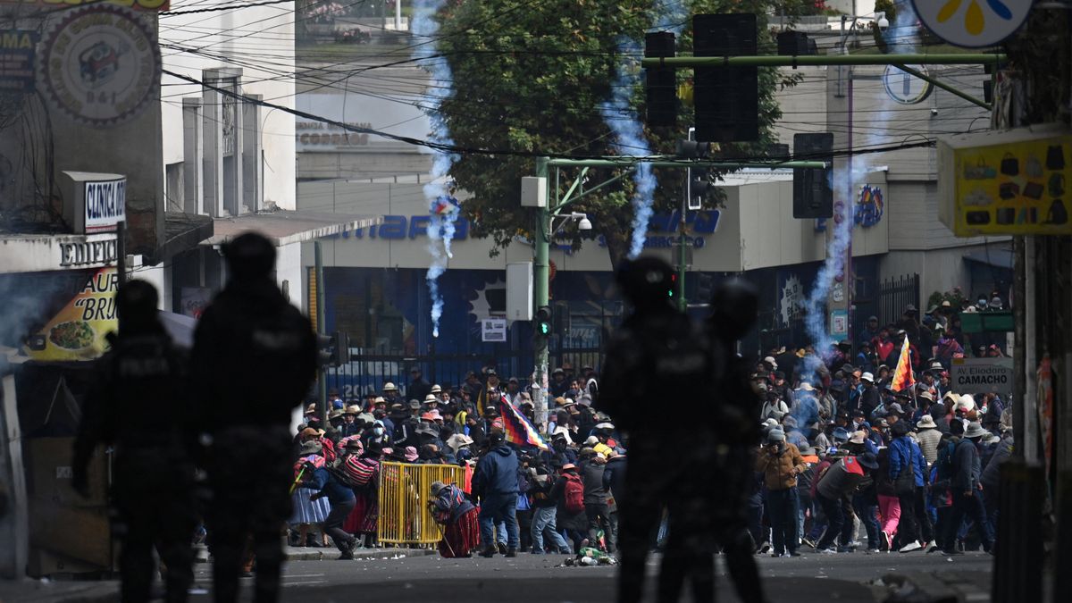 Rutas y calles de las principales ciudades de Bolivia siguen cortadas y crece el desabastecimiento.