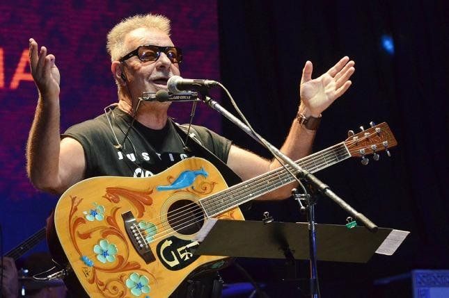 65 años de León Gieco: el músico que tiende puentes