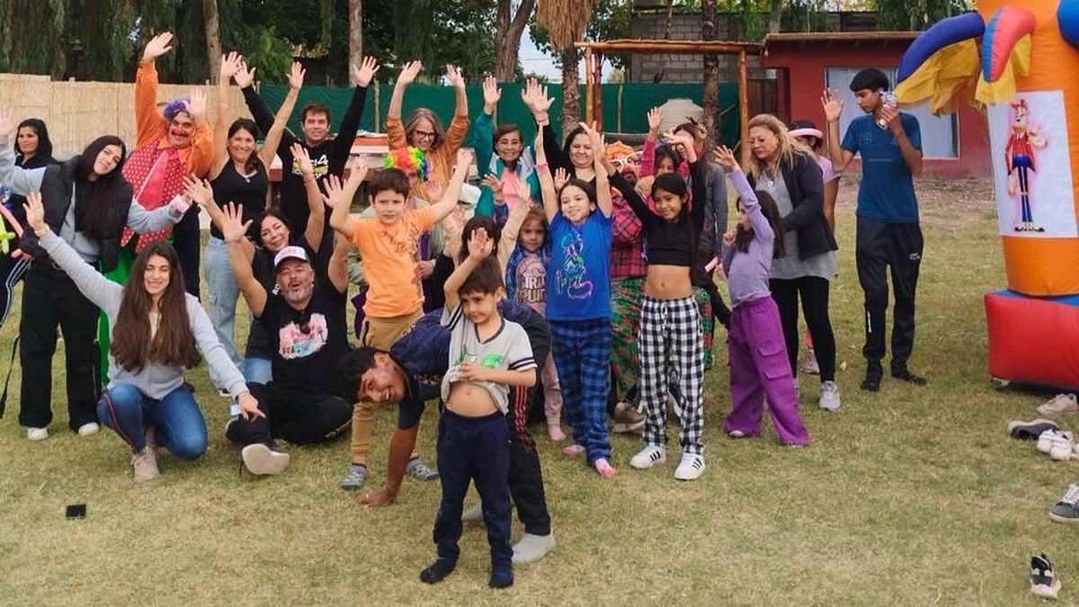 Una tarde de alegría celebrando y festejando cumpleaños. Una tarde de alegría celebrando y festejando cumpleaños.