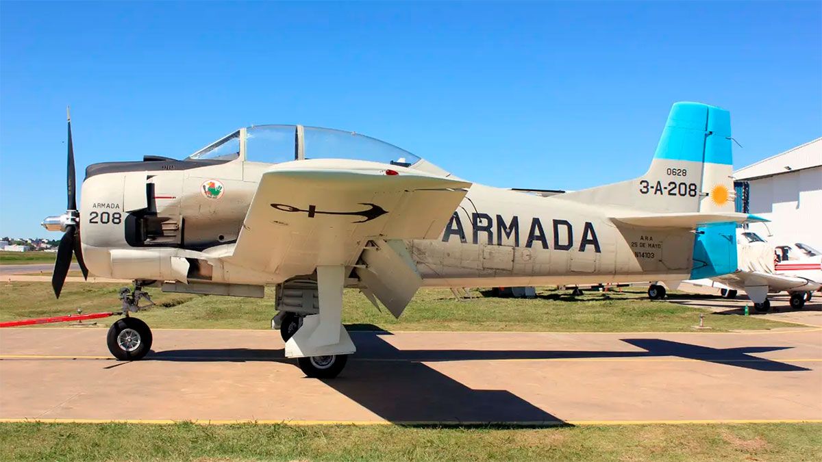 Fred Machado tiene una réplica del T-28P pintado con los colores de la Armada Argentina. Fred Machado tiene una réplica del T-28P pintado con los colores de la Armada Argentina.