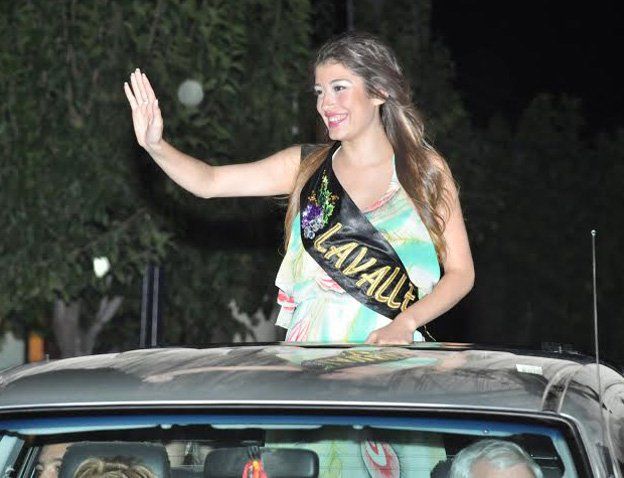 El Chilcal recibió con una caravana a Camila Sol, la reina lavallina