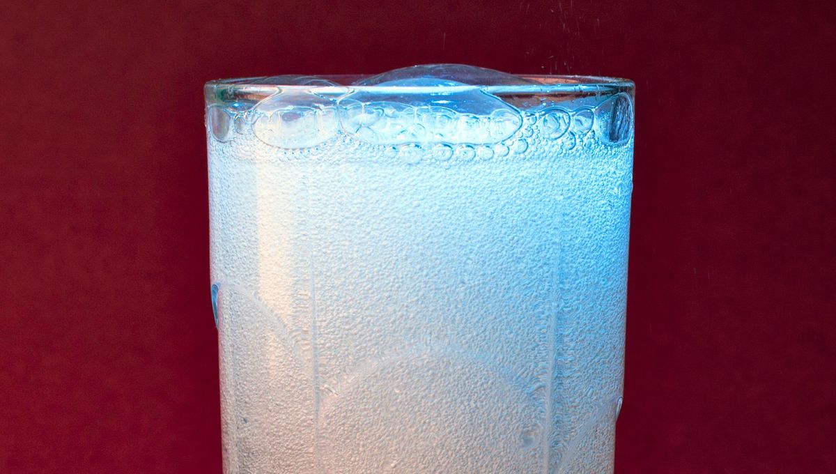 Prepara la mezcla en fuentes o compoteras abiertas, vertiendo poco a poco ambos productos. Prepara la mezcla en fuentes o compoteras abiertas, vertiendo poco a poco ambos productos.