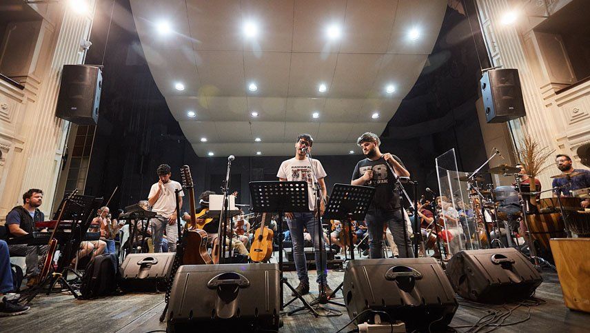 La Orquesta Filarm&oacute;nica de Mendoza vuelve al escenario de la Cosecha para exaltar el car&aacute;cter sinf&oacute;nico&nbsp; con m&aacute;s de 50 m&uacute;sicos en escena.