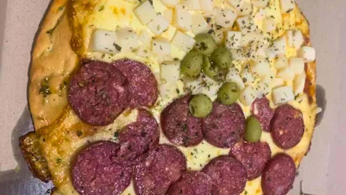 La pizza es una especialidad en este bodegón.