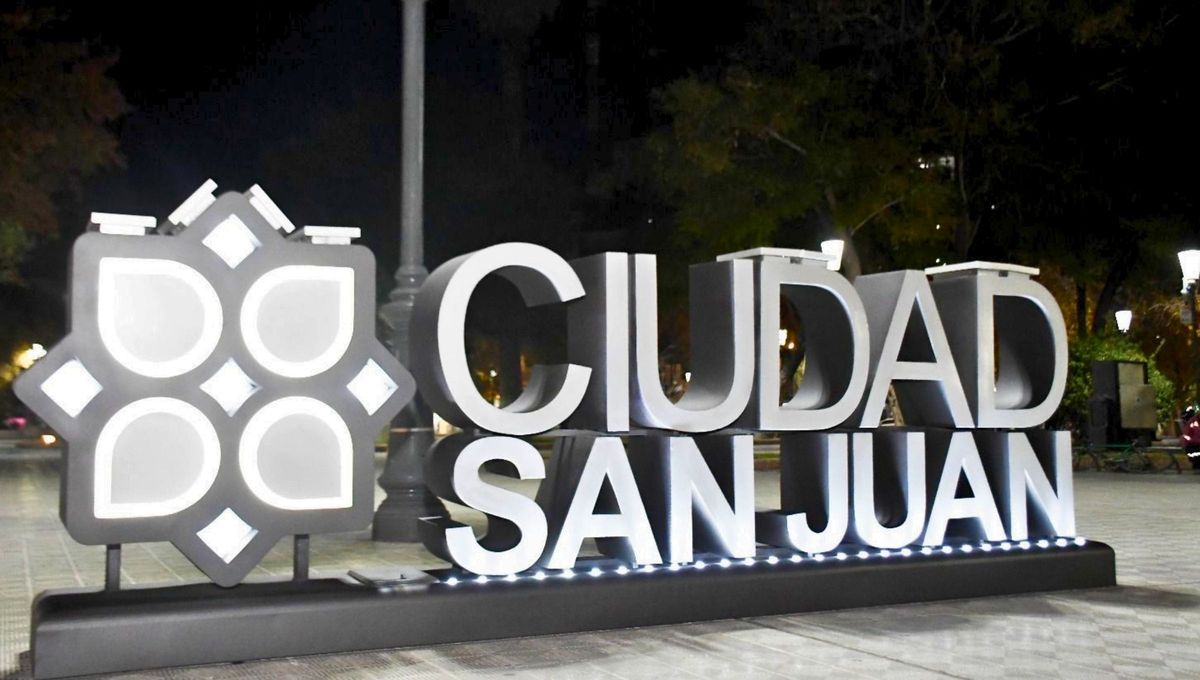 El 13 de junio de 1562, Juan Jufré de Loaiza y Montesa fundó la ciudad de San Juan de la Frontera en el Valle de Tulum. El nombre de la provincia es en honor a San Juan Bautista. El 13 de junio de 1562, Juan Jufré de Loaiza y Montesa fundó la ciudad de San Juan de la Frontera en el Valle de Tulum. El nombre de la provincia es en honor a San Juan Bautista.