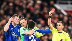 El mediocampista tuvo un día de furia en la Premier League.
