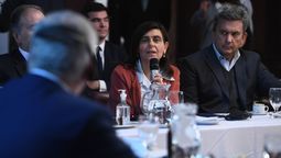 Mariana Juri junto a otros senadores durante la reunión con Marc Stanley.