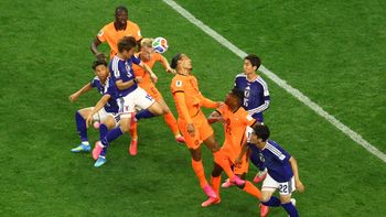 A Países Bajos le empataron de cabeza sobre el final. A Países Bajos le empataron de cabeza sobre el final.