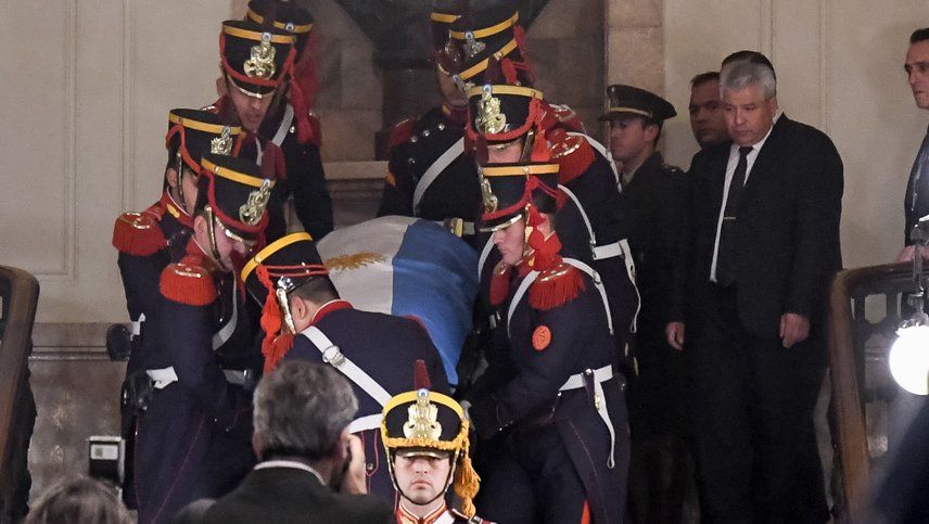 De la Rúa fue despedido en el Congreso y este miércoles será inhumado