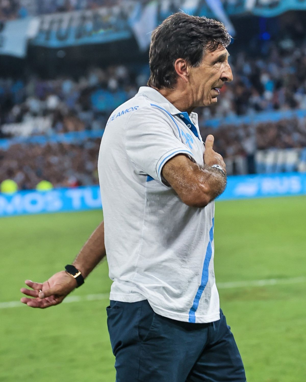 Gustavo Costas se fue emocionado por la victoria de Racing ante Boca. Gustavo Costas se fue emocionado por la victoria de Racing ante Boca.