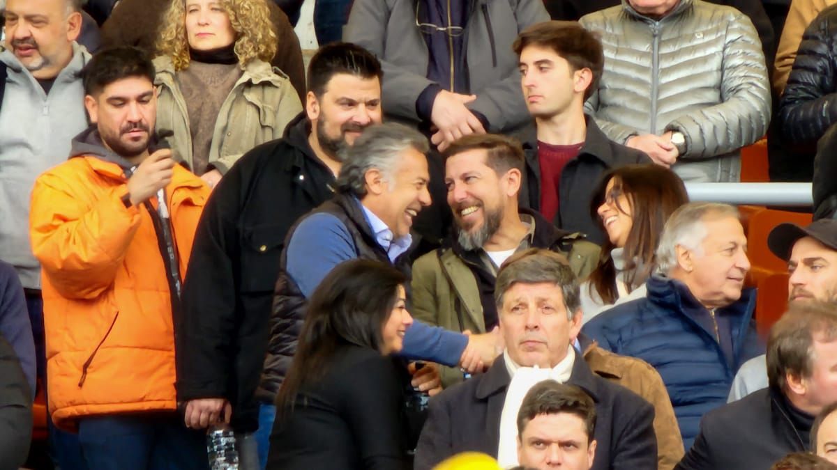 Alfredo Cornejo, locuaz, en el entretiempo.