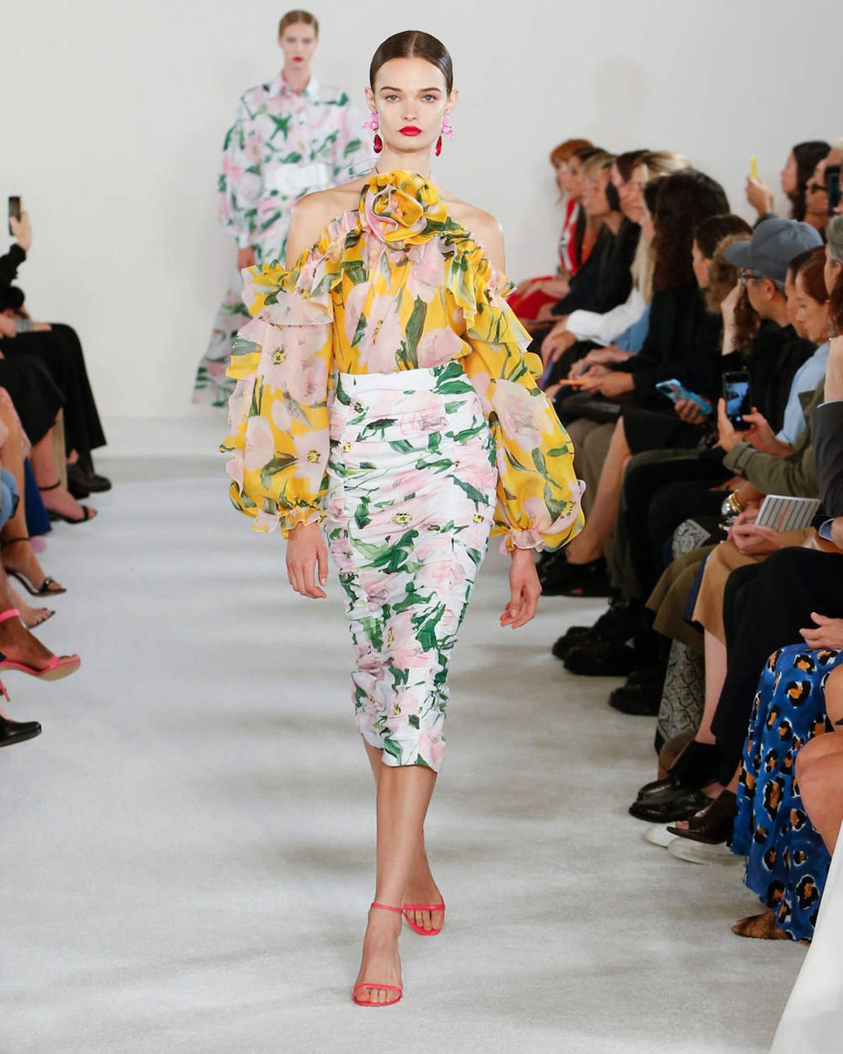 El vestido que usó Isabel Preysler y enamoró a todos. El vestido que usó Isabel Preysler y enamoró a todos.