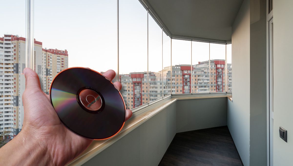 Colocar los CDs en el balcón es la solución a un problema que afecta a muchas personas