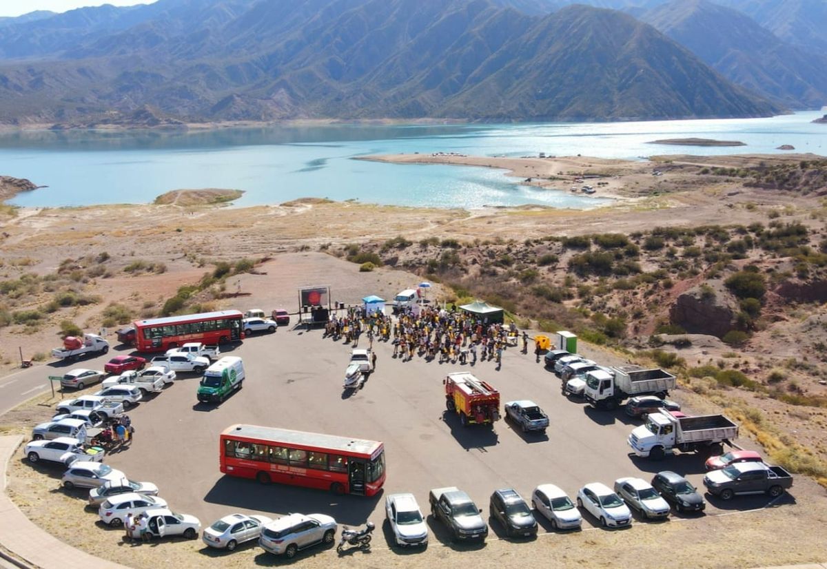 El dique es el centro de múltiples actividades. El dique es el centro de múltiples actividades. 