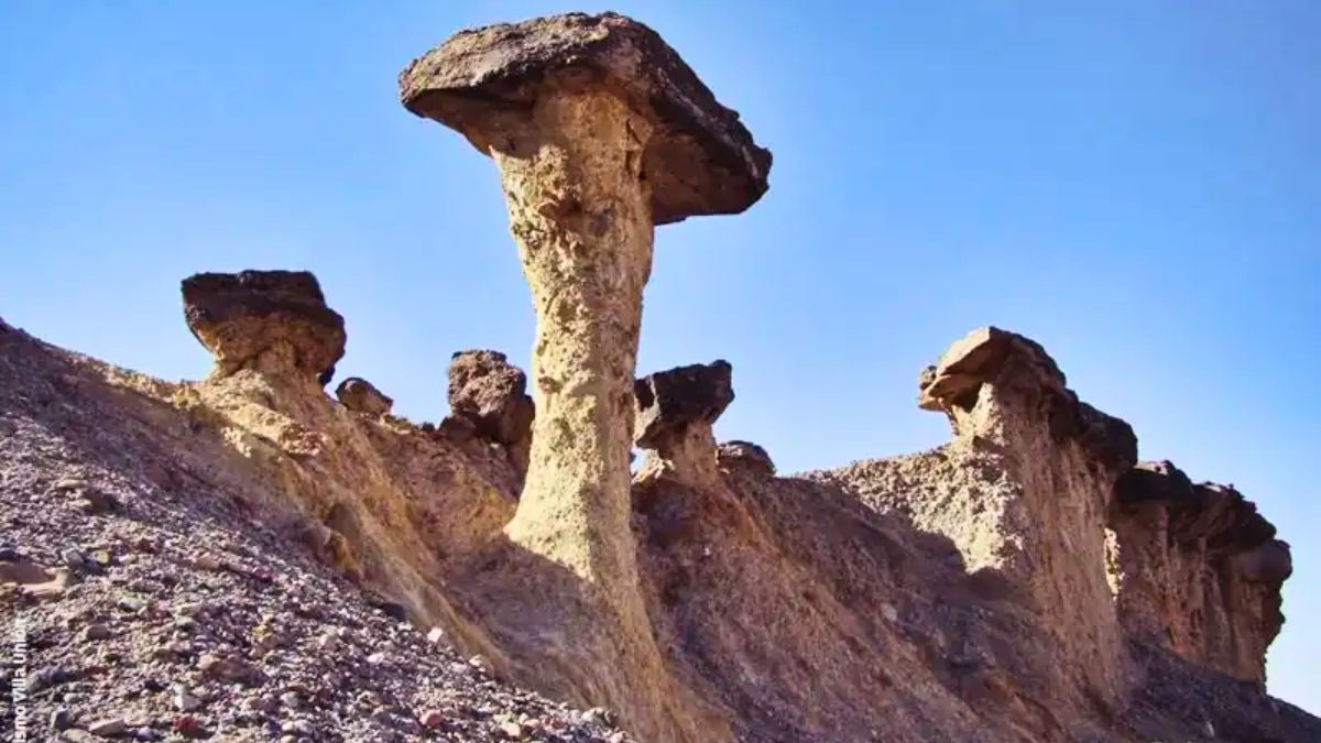 El pueblo tiene un valle con unas estructuras rocosas llamativas. El pueblo tiene un valle con unas estructuras rocosas llamativas.