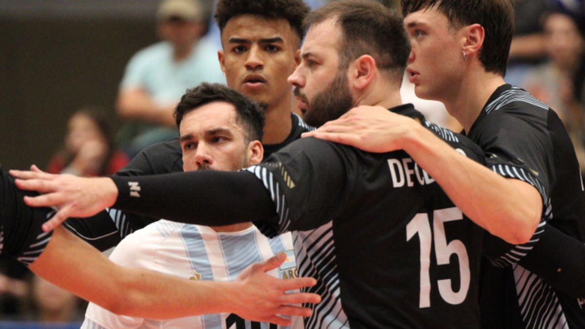  La Selección Argentina de Vóley jugará el primer week de la VNL sin el central mendocino Agustín Loser y Pablo Kukartsev. La Selección Argentina de Vóley jugará el primer week de la VNL sin el central mendocino Agustín Loser y Pablo Kukartsev.