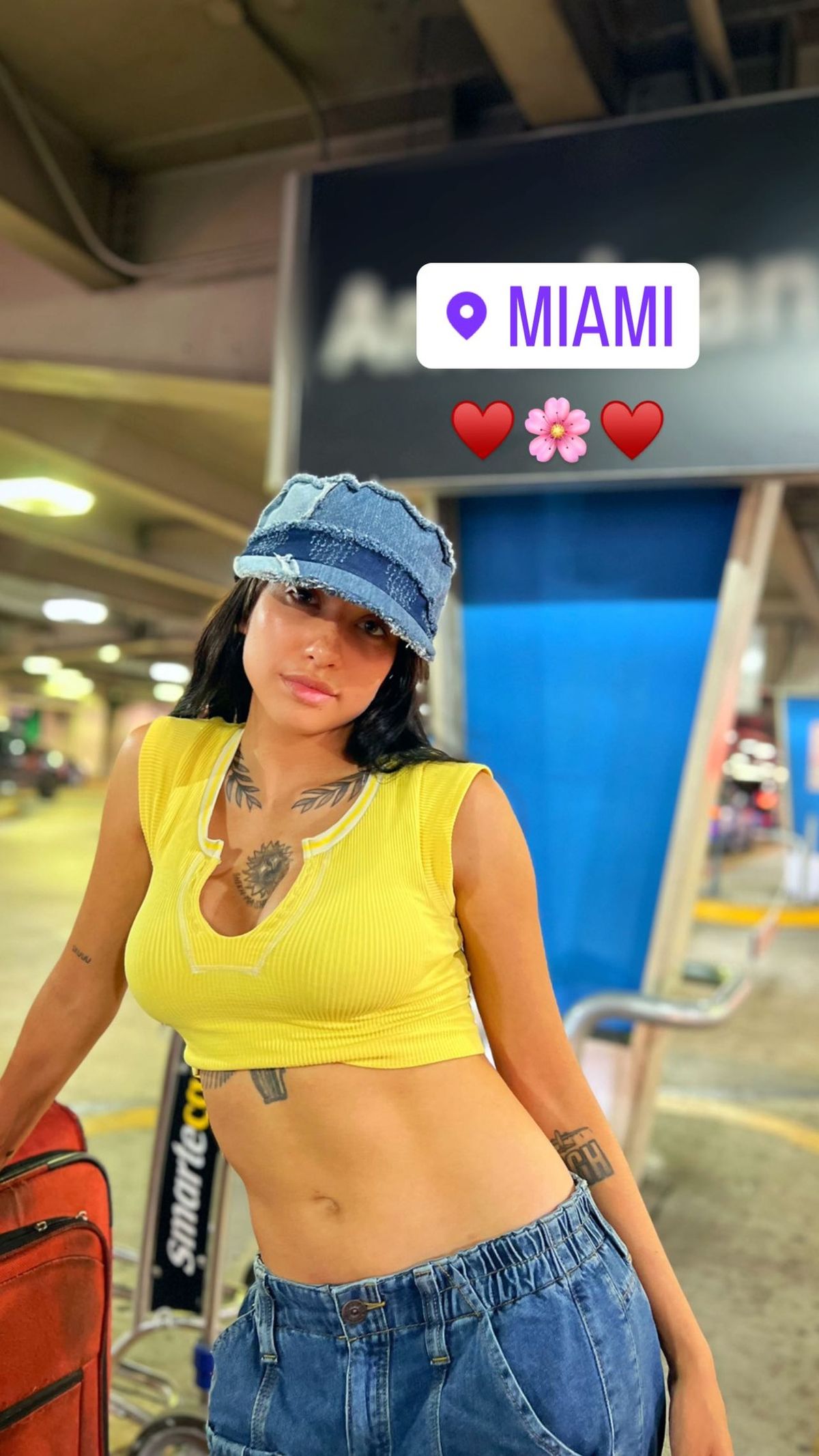 A lo Britney Spears. María Becerra lleva el denim a otro nivel y explota Miami. A lo Britney Spears. María Becerra lleva el denim a otro nivel y explota Miami.