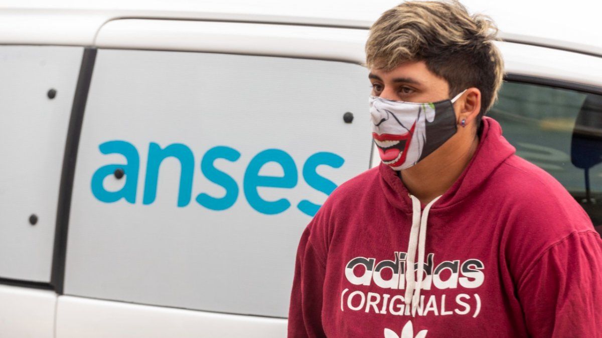 C&oacute;mo es el IFE juvenil de $8.500 que se propuso en Mendoza